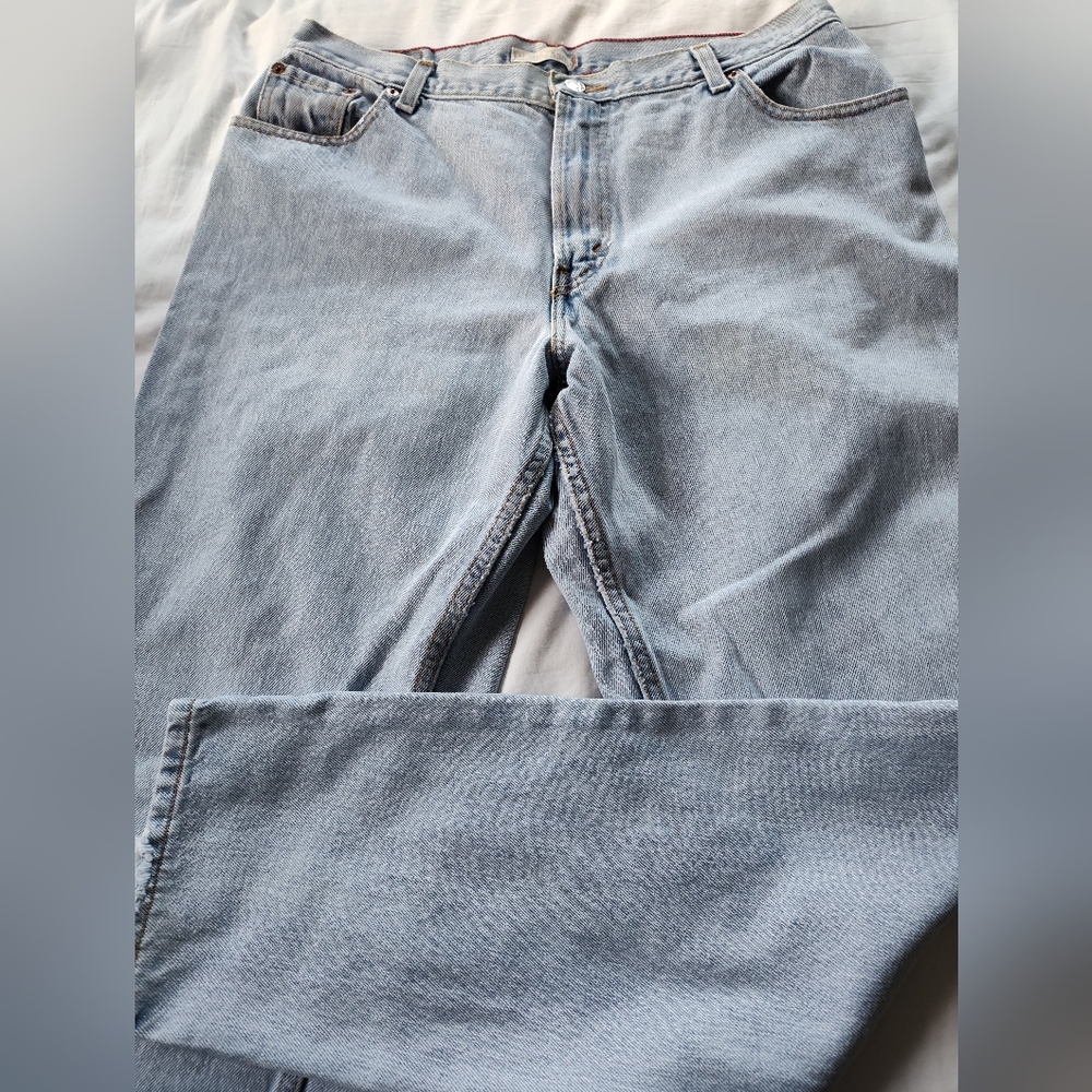 LEVI'S Ladies 550 Relaxed Tapered Jeans.  Size 16L. W33 L32